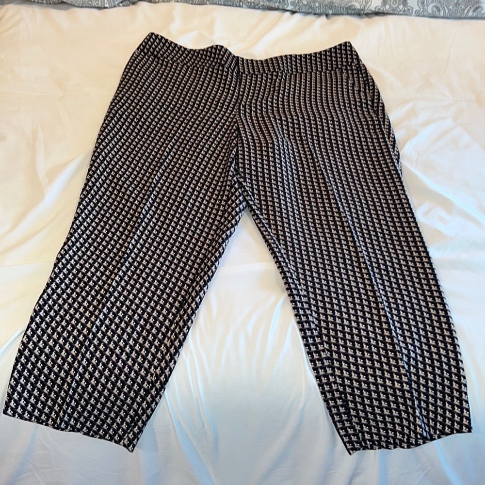 Ann Taylor ankle pants in a fun print